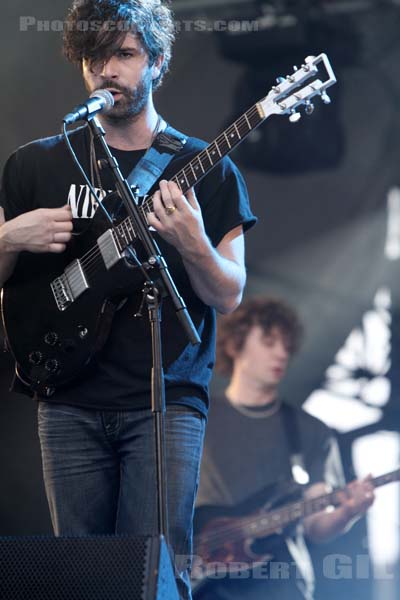 FOALS - 2010-08-27 - SAINT CLOUD - Domaine National - Scene de la Cascade - Yannis Philippakis - Walter Gervers